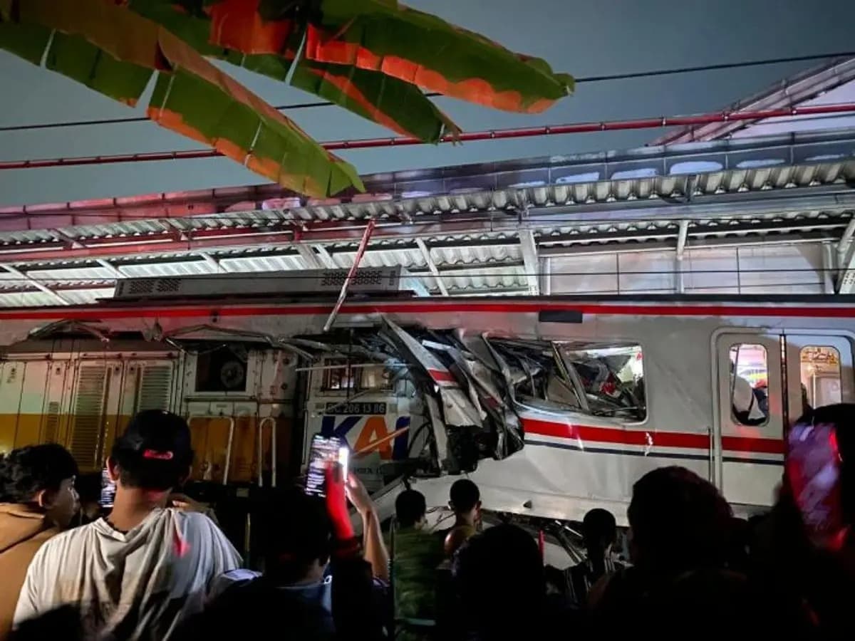 Detik-Detik Mencekam Tabrakan KRL dan KA Argo Bromo Anggrek di Stasiun Bekasi Timur